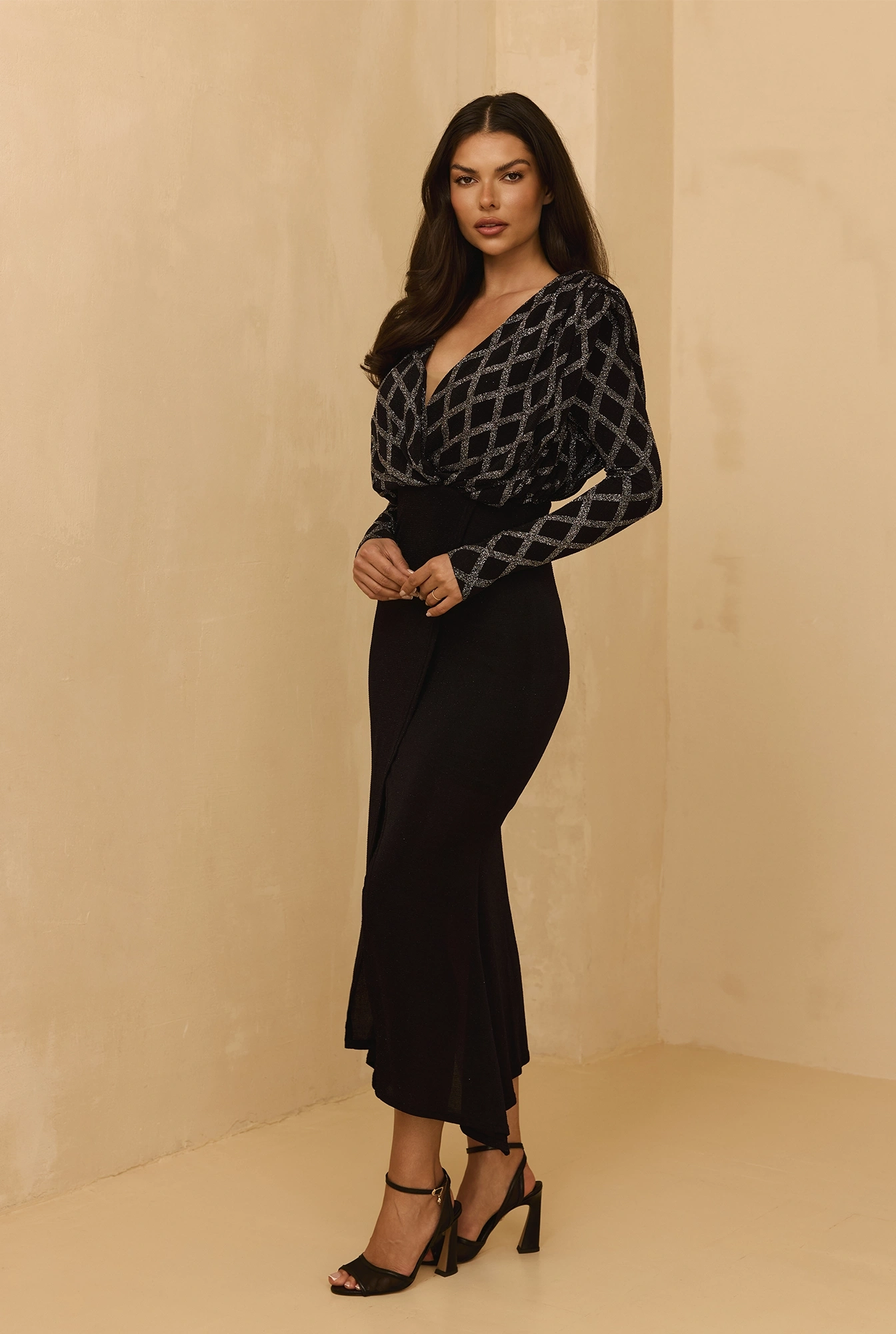 Taruna - Vestido midi negro con brocado